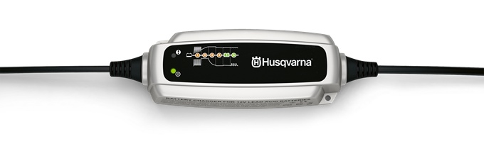 Husqvarna Akkulaturi BC 0.8 ryhmässä Husqvarnan metsä- ja puutarhatuotteet / Husqvarna Ajettava ruohonleikkuri / Huoltosarja ja tarvikkeet @ GPLSHOP (5794501-01)