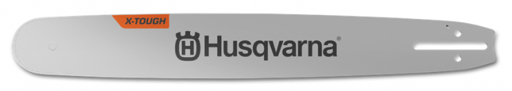Husqvarna X-Tough metallinen terä logolla ja kiinnitysreiällä. Pitkä, kapea muotoilu moottorisahoille.
