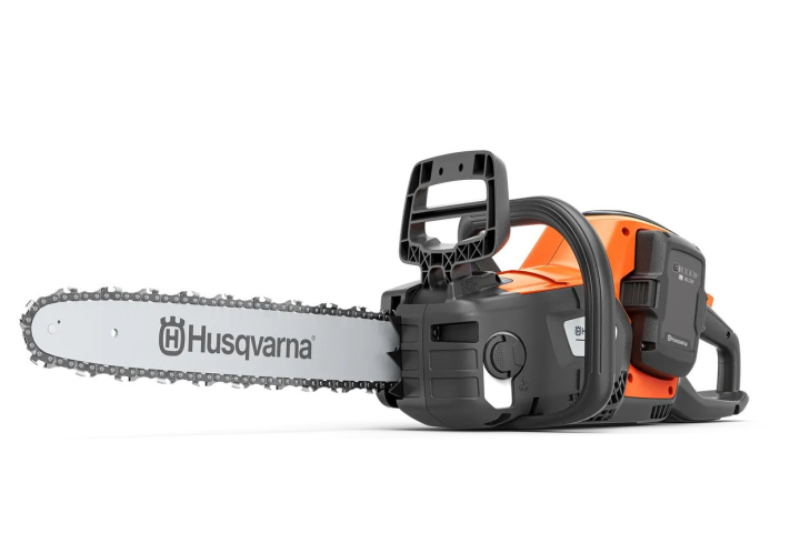 Husqvarna 242i akkukäyttöinen moottorisaha akulla ja laturilla ryhmässä Husqvarnan metsä- ja puutarhatuotteet / Husqvarna Moottorisahat / Akkukäyttöiset sahat @ GPLSHOP (9708384-07)