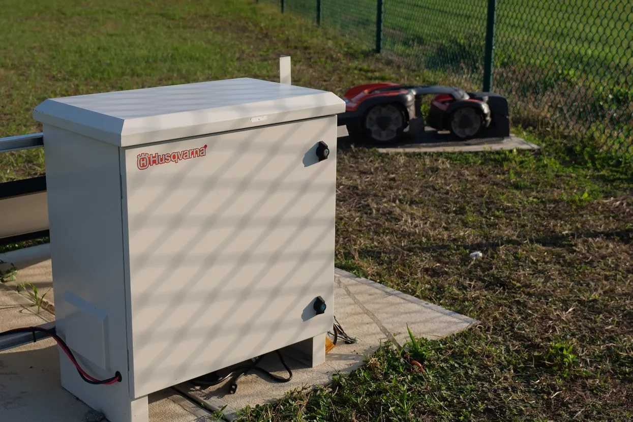 Automower Aurinkokenno laturi