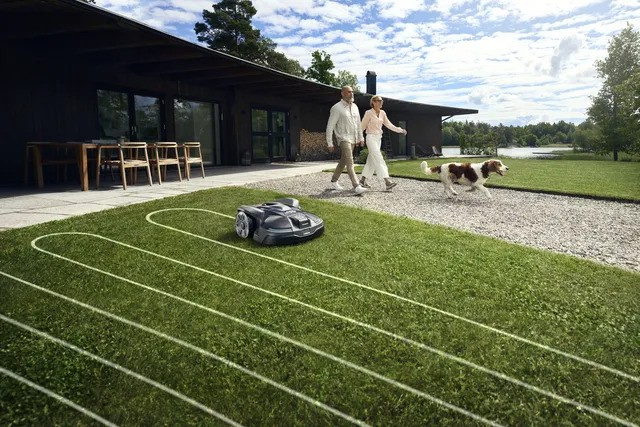 Husqvarna Automower® 430X Nera rajalangattomalla teknologialla