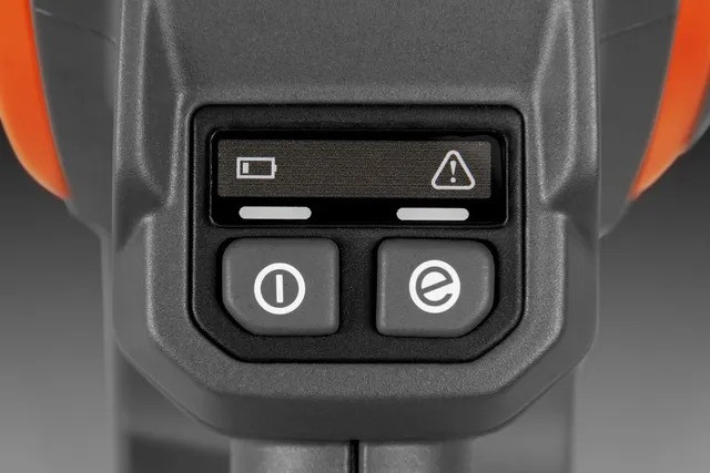 Husqvarna 215iL Tri-Cut Akkutrimmeri + B70 & C80