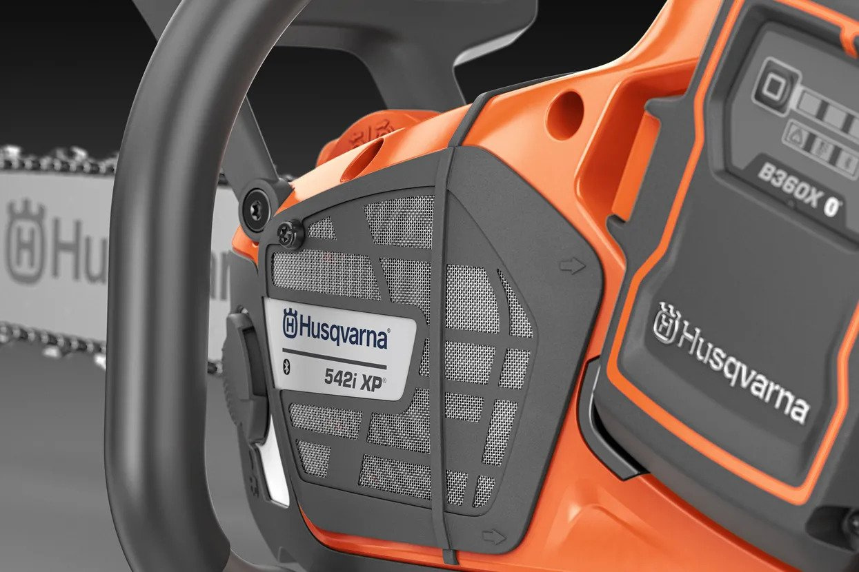 Husqvarna 542i XP® sisältää akun ja laturin