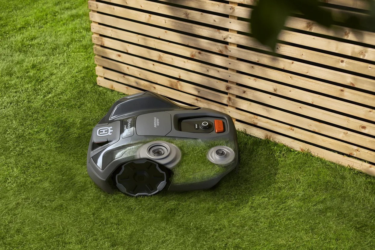 Husqvarna Automower® 305E Nera Robottiruohonleikkuri