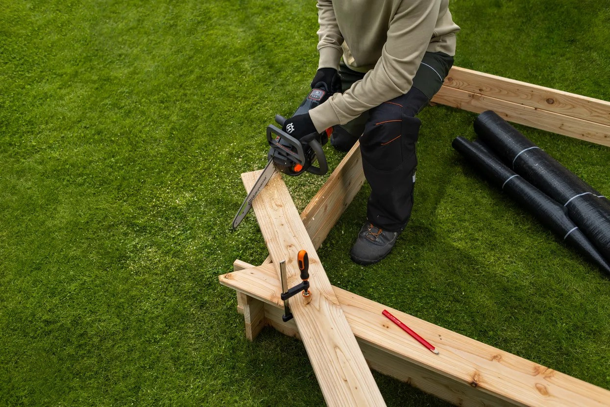 Husqvarna Aspire™ C15X-P4A, mukana akku ja laturi