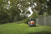 Husqvarna TC 220T puutarhatraktori Husqvarna TC 220T puutarhatraktori