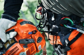 Husqvarna T525 Moottorisaha Husqvarna T525 Moottorisaha