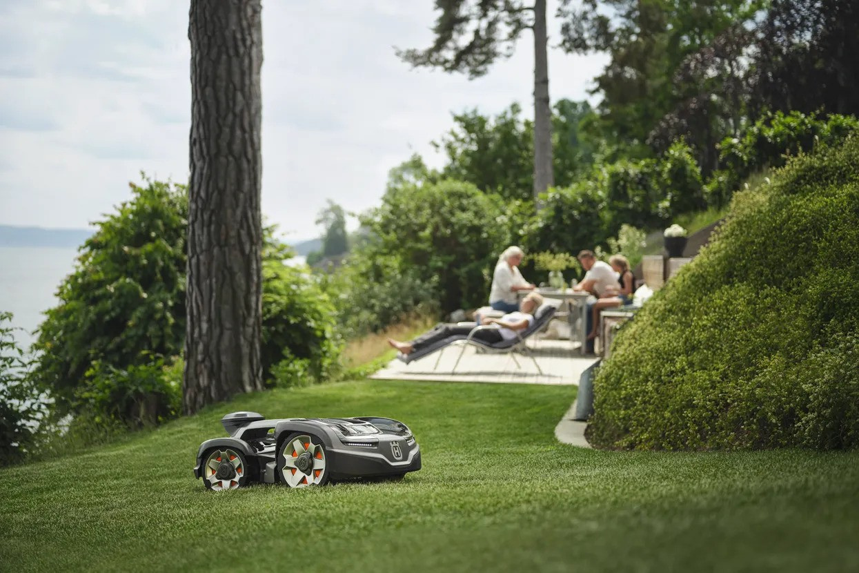 Husqvarna Automower® 435X AWD Nera Robottiruohonleikkuri