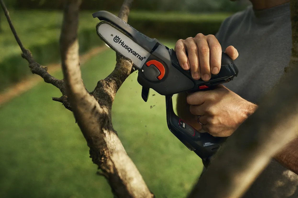Husqvarna Aspire™ P5 sis. akun ja laturin