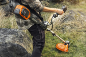 Husqvarna 220iR Akkutrimmeri sis. akun ja laturin Husqvarna 220iR Akkutrimmeri sis. akun ja laturin