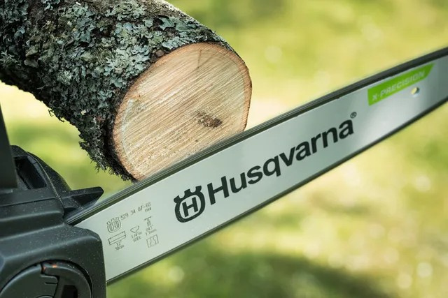 Husqvarna 215i akkukäyttöinen moottorisaha ilman akkua ja laturia