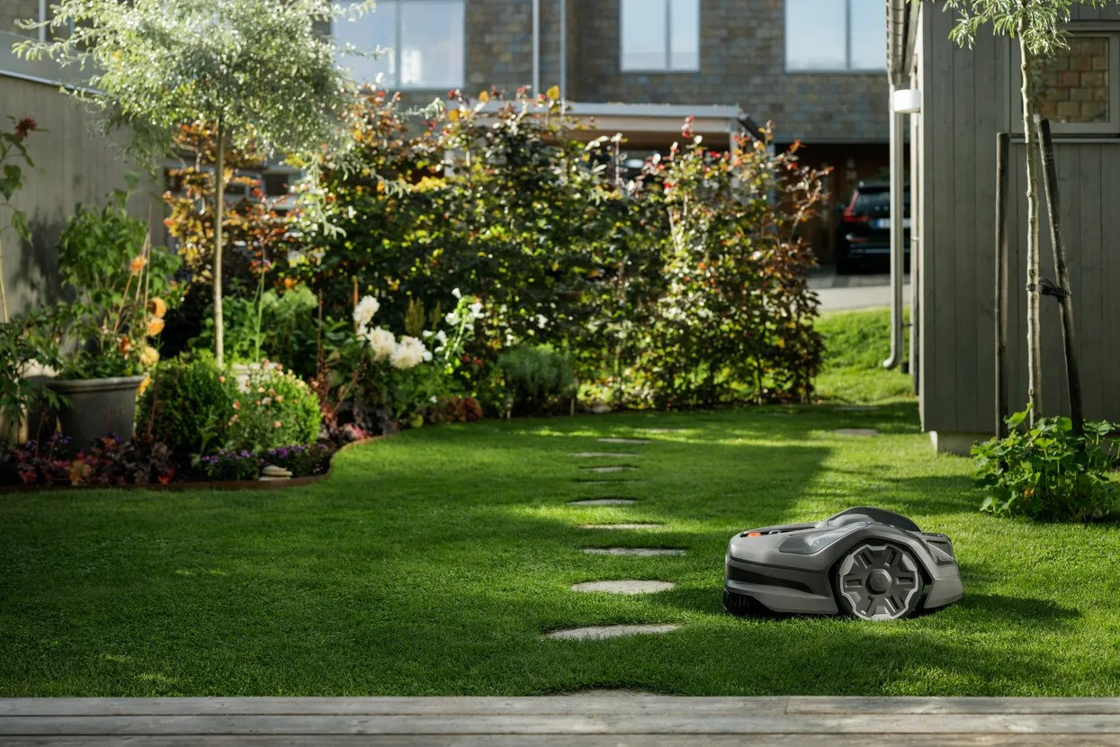 Husqvarna Automower® 305E Nera Robottiruohonleikkuri