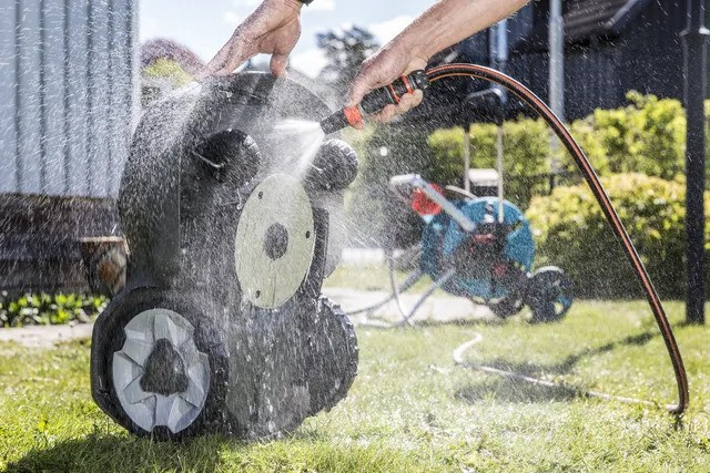 Husqvarna Automower® 305E Nera Robottiruohonleikkuri