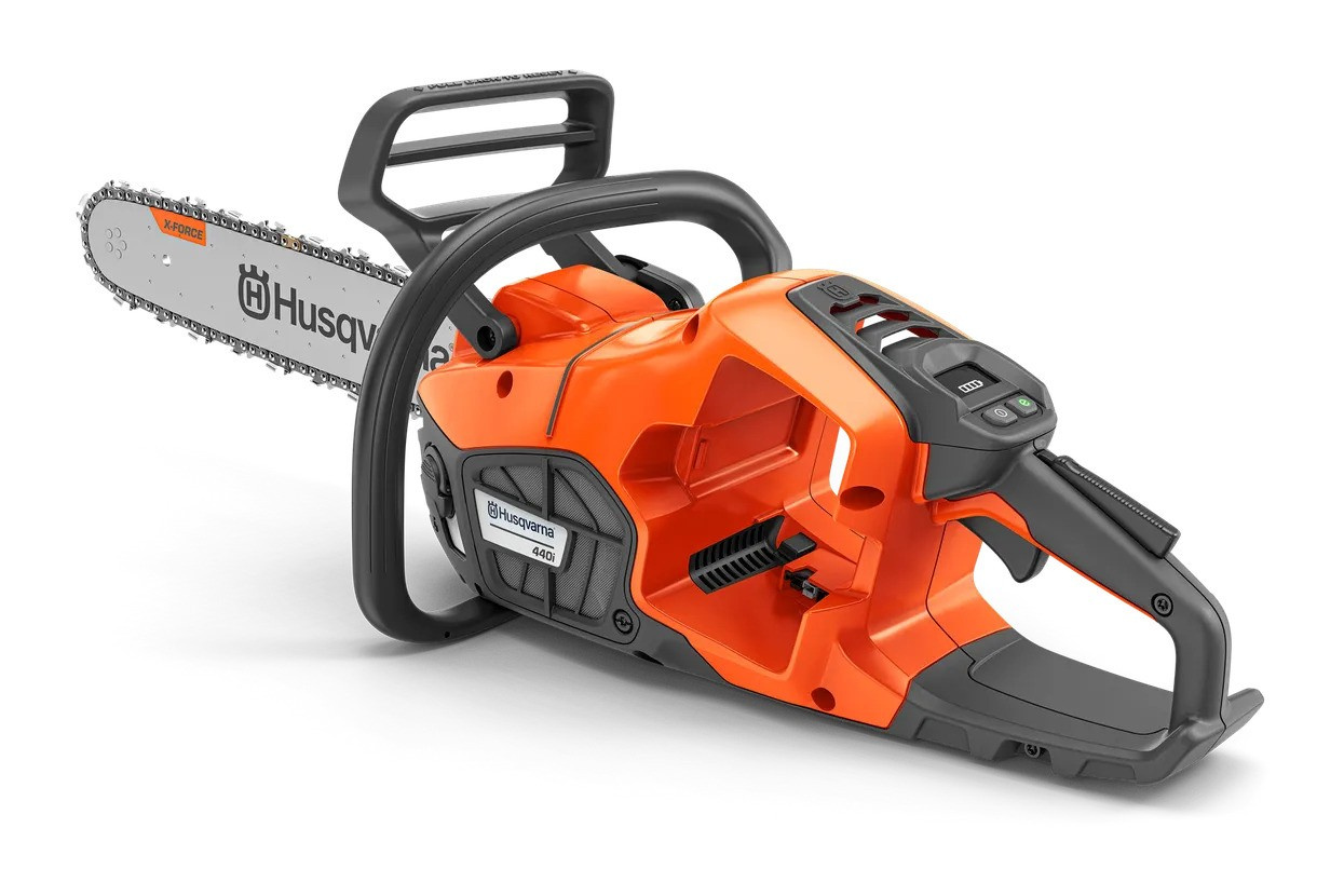 Husqvarna 440i akkukäyttöinen moottorisaha akulla ja laturilla